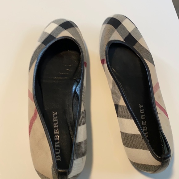 Burberry flats - Picture 1 of 4